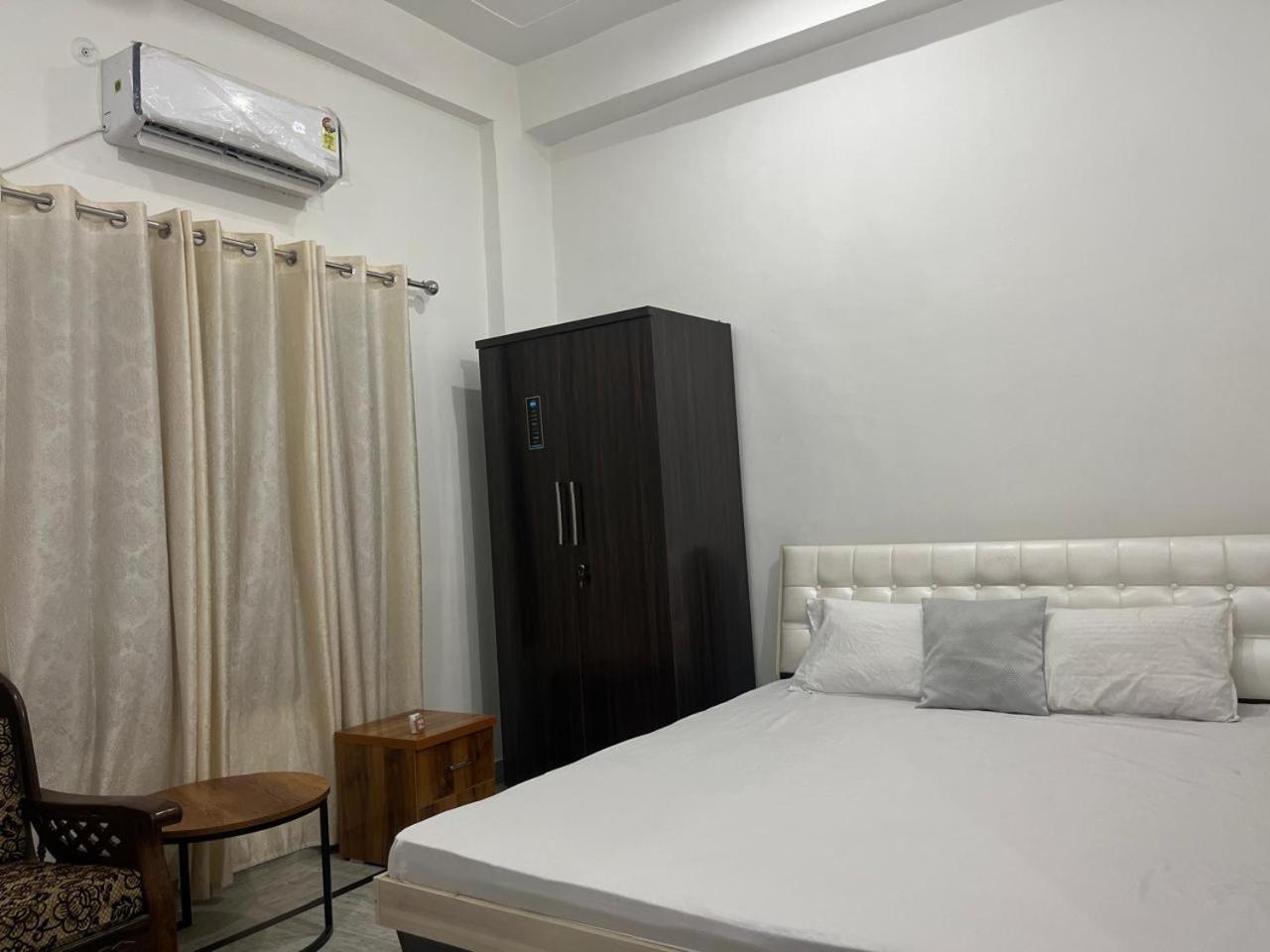 Shri Ram International Home Stay Ayodhya Номер фото