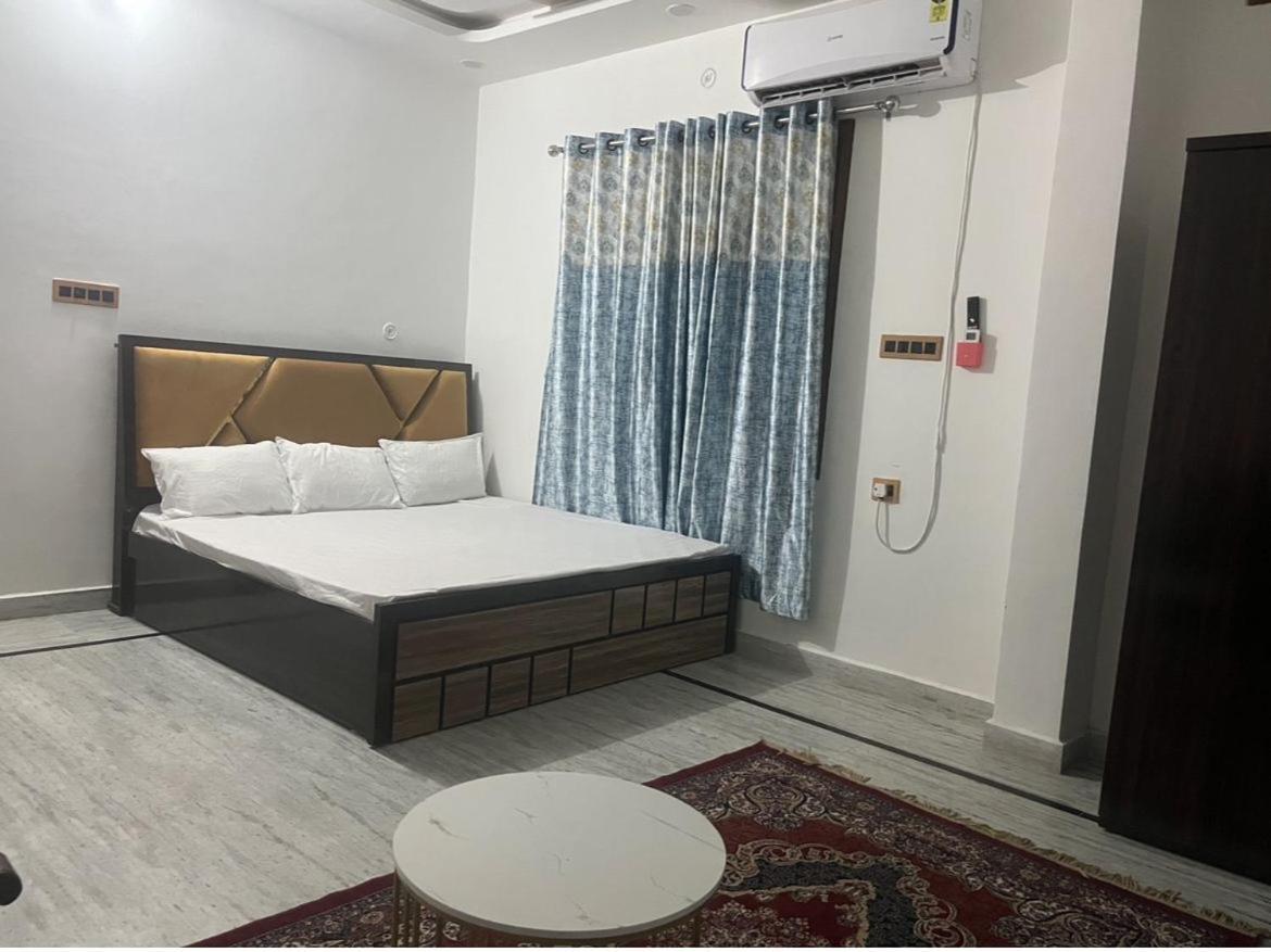 Shri Ram International Home Stay Ayodhya Екстер'єр фото